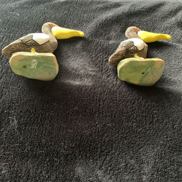 Pair of  Pelican Figurines - colorful (brown, white, yellow, tan, green base) - Picture 9 of 9